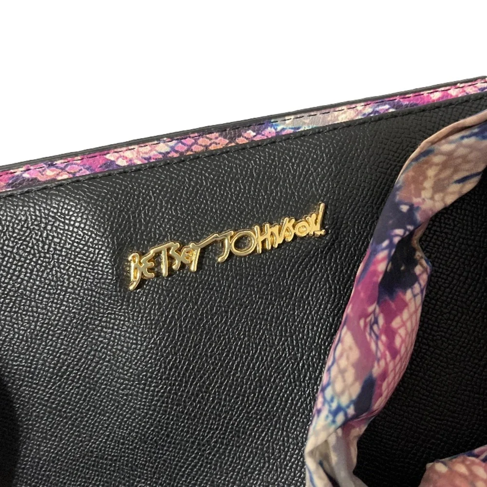 Betsey Johnson Large Black Leather Tote w/ Attached Wristlet – GUC